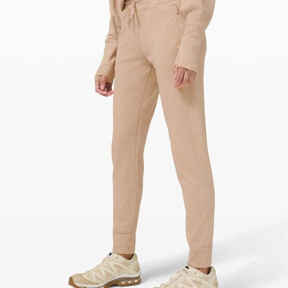 lululemon athletica Pants - Lululemon Womens Engineered Warmth Jogger Cafe Au Lait Size 6 Cream Slim Tapered